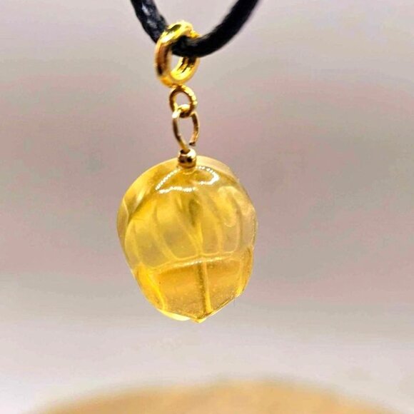 Adorable Nature Yellow Fluorite Sleeping Nine Tails Fox Pendant Necklace - Picture 9 of 10